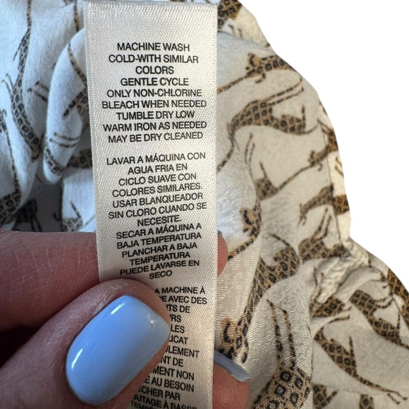 Chico’s Size 2 (L/XL) Giraffe Print Button Down Animal Print Safari Shirt F422 - Picture 8 of 8